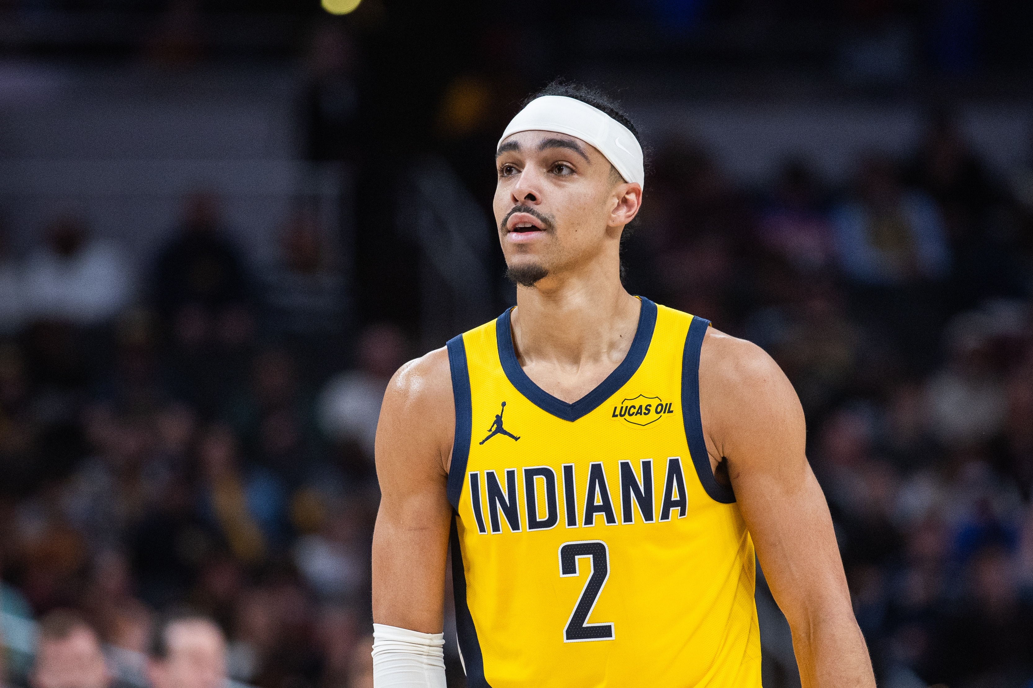 NBA赛事-差点晃倒！内姆哈德撤步晃出普理查德两米远命中三分球